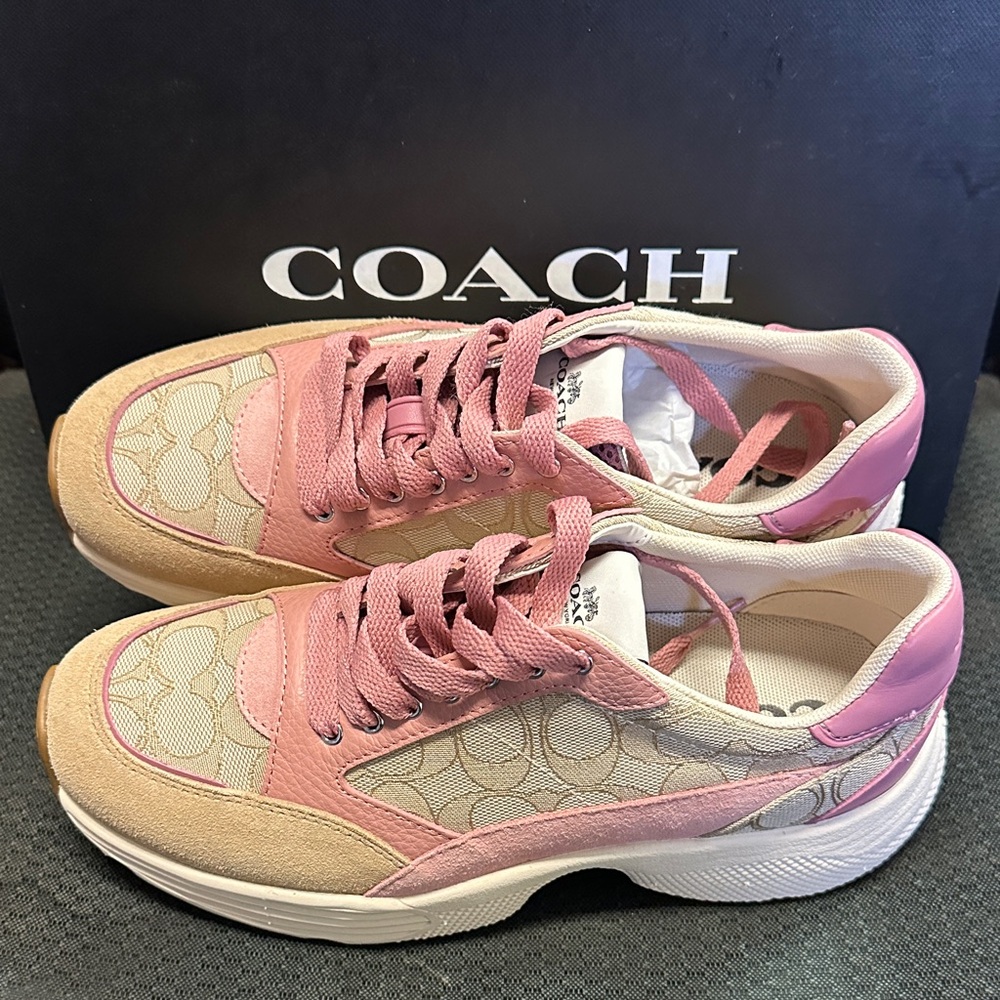 Coach ladies size 7.5 sneakers new in box
Sig tech runner pink/Lt. khaki